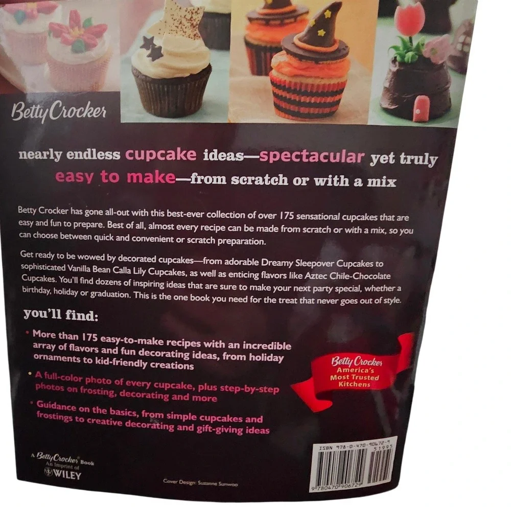 Betty Crocker The Big Book of Cupcakes 175+ Recipes 2011 Paperback Cookbook